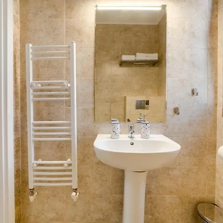4h Villas Villa