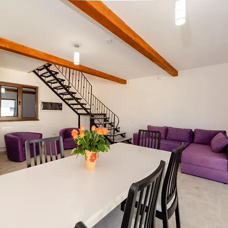 4h Villas *