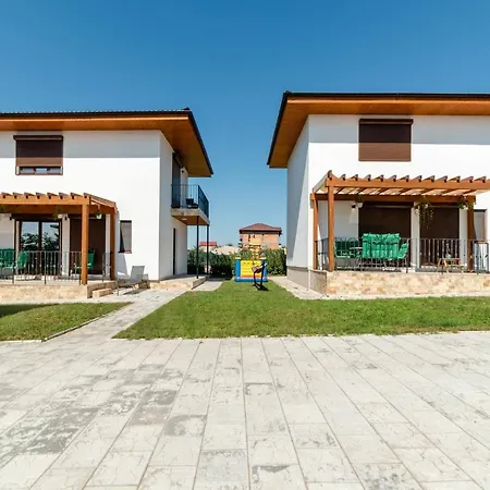 4h Villas Villa