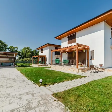 4h Villas