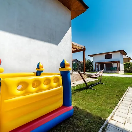 4h Villas *