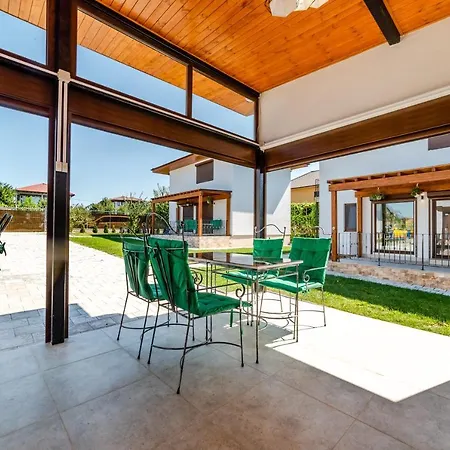 Villa 4h Villas Mangalia