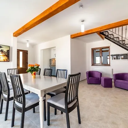 4h Villas *