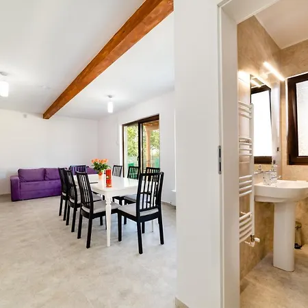 4h Villas