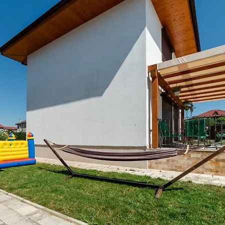 4h Villas
